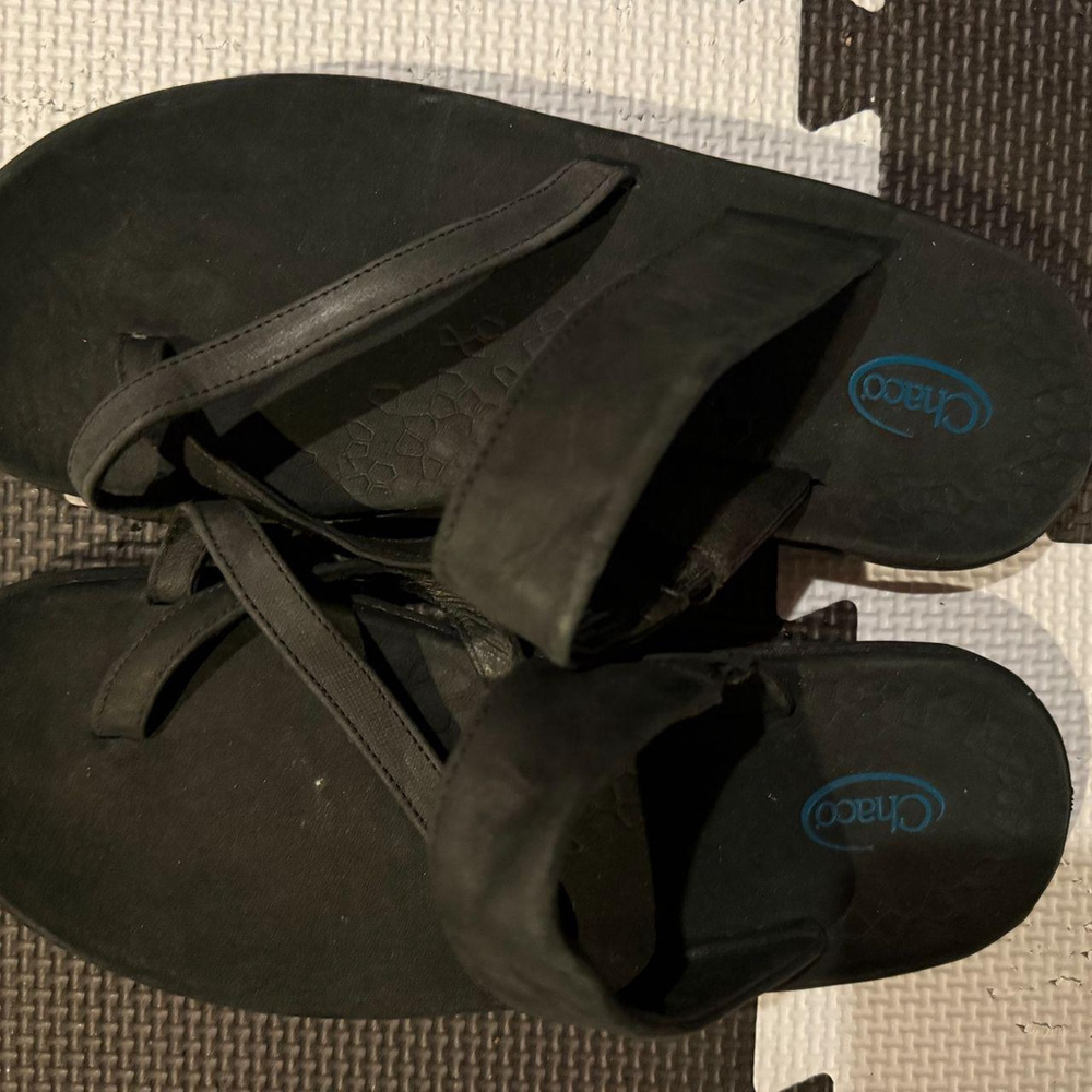 black Chaco women's full-grain leather sandals

Stowe

size 9w